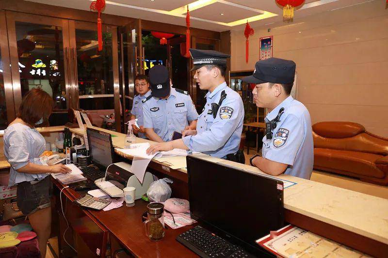 泗县警方开展雷霆行动一晚上抓了12人