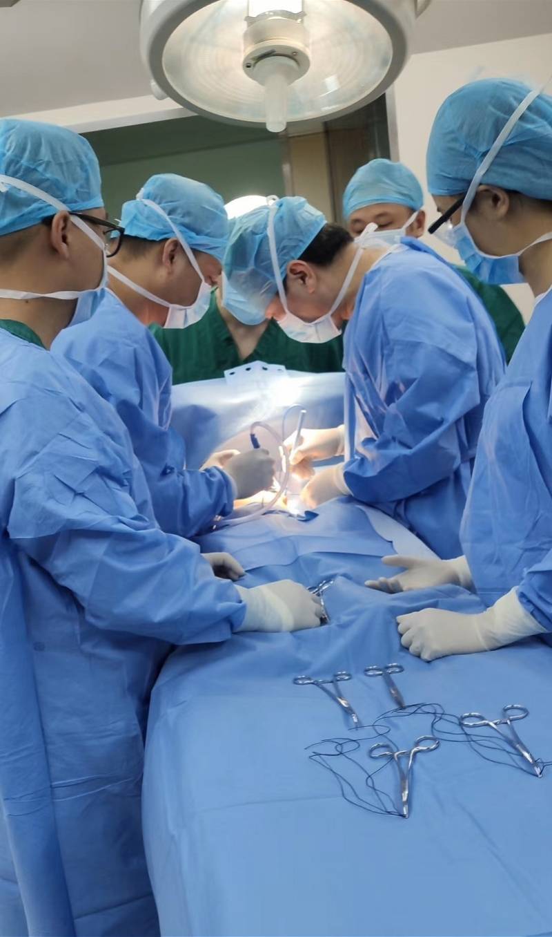 王文林和洪淳两位专家跨院联袂为9月龄宝宝扩胸.