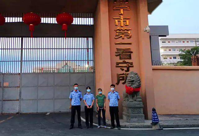 指认现场 2020年5月14日12时许 大桥派出所民警 抓获开设赌场的杨某勇