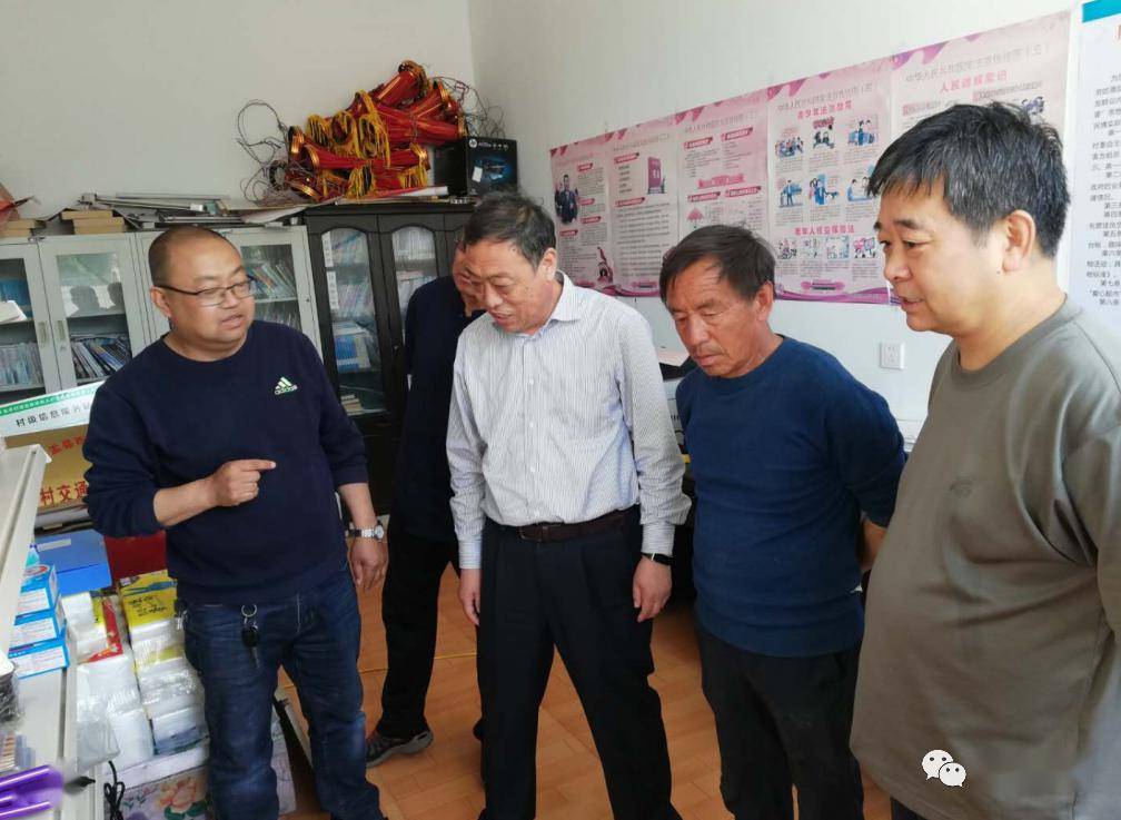 5月21日,阳泉市人防办组织党员干部赴盂县西烟镇赵家梁村进行帮扶结对