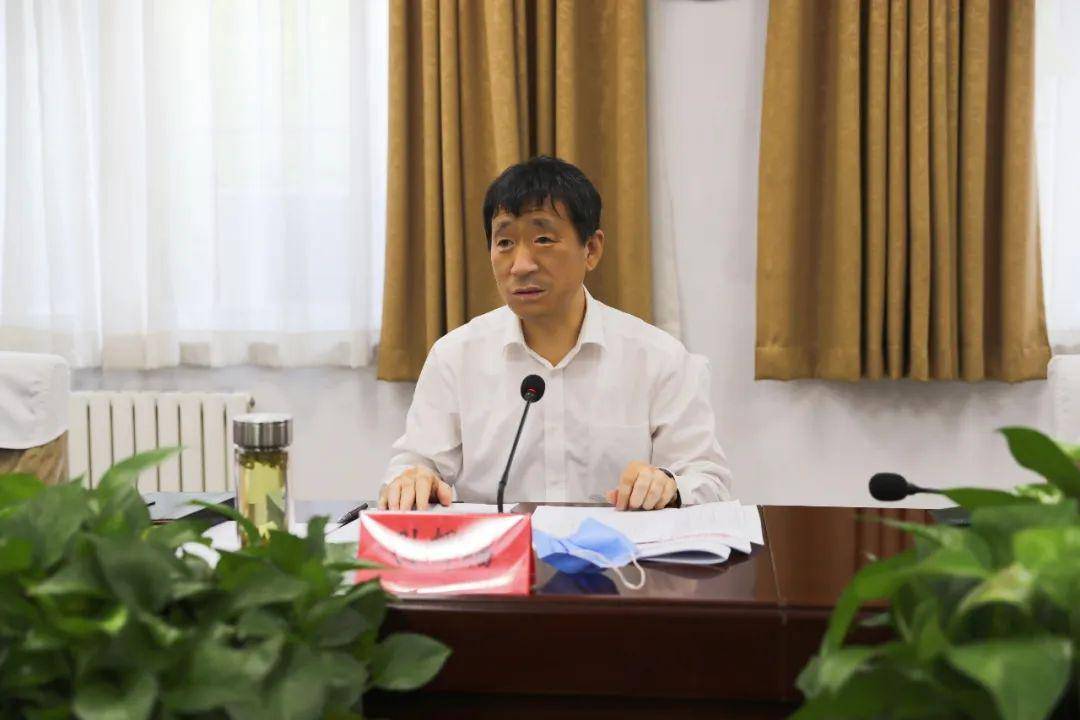 5月22日下午,区委书记孙辉福主持召开河湖长会议,听取各位区级河长巡