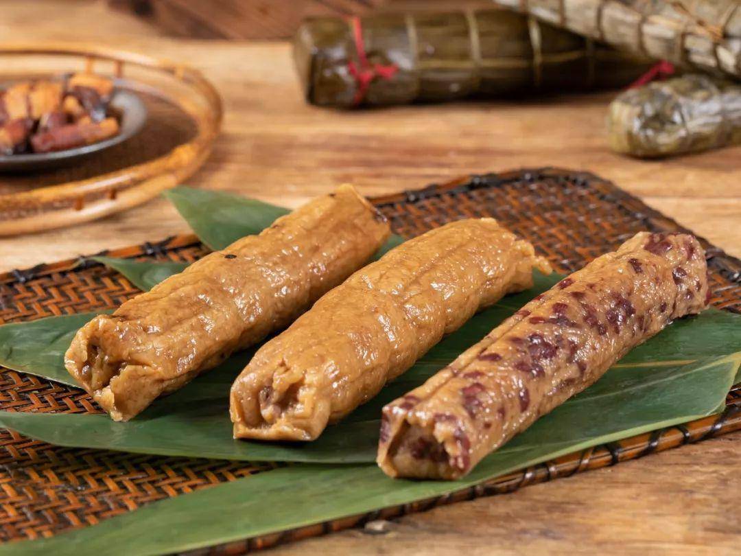 也有祝福长辈长寿之意,在这里,粽子越长,情义越重