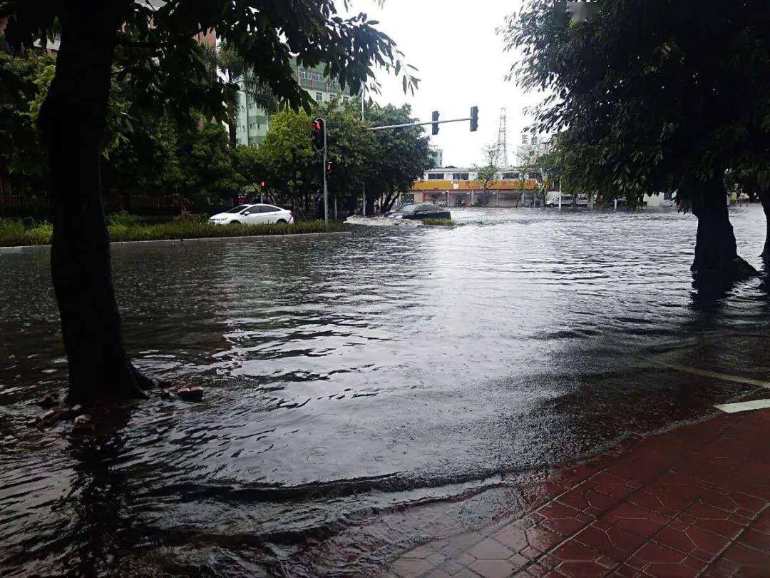 暴雨袭击鮀城今天汕头多地淹水