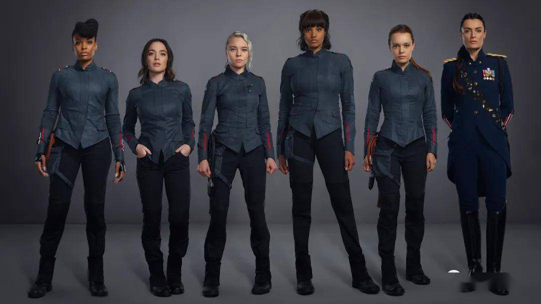 主角输出全靠吼,反派必带蓝气球,这部女巫剧脑洞真的挺清奇