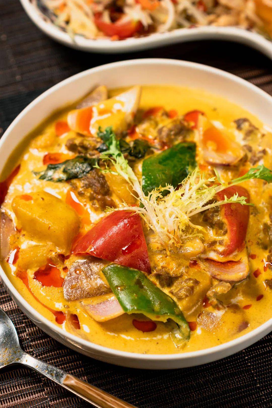 卖相超有食欲的黄咖喱牛肩肉,微辣温和的黄咖喱,柔软略带嚼劲的澳洲谷