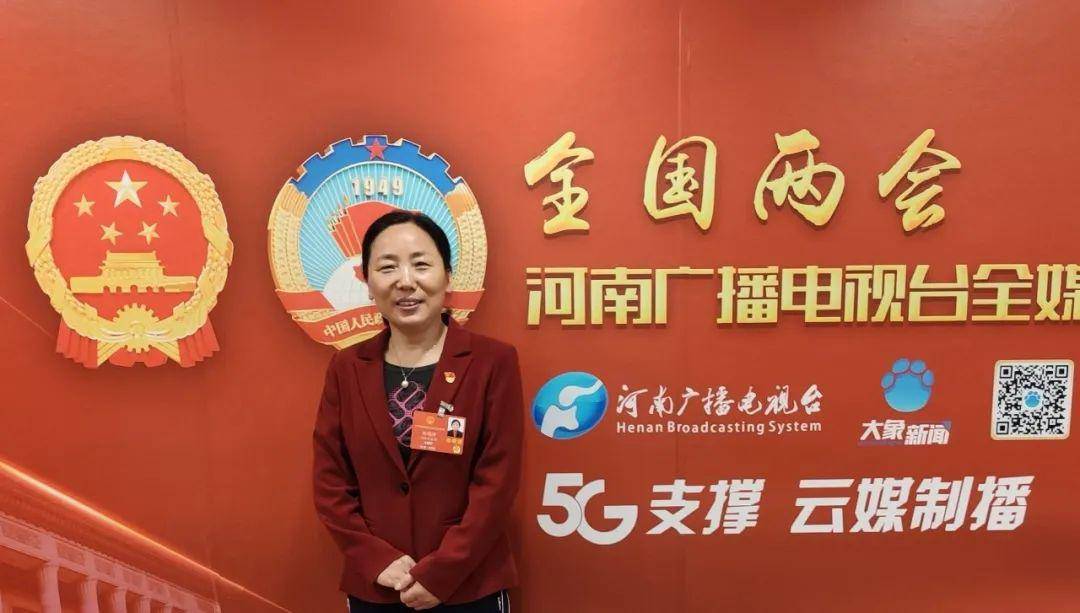 出席十三届全国人大三次会议的全国人大代表,我校教师赵鸿涛带去了