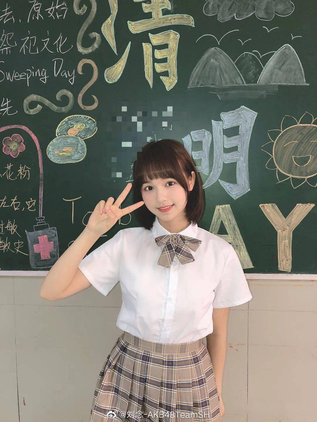 拥有清爽可爱短发的还有akb48 teamsh的成员刘念