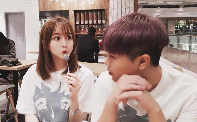 直播界的模范夫妻:pdd最低调,赵梦玥很贴心,文森特就会秀恩爱