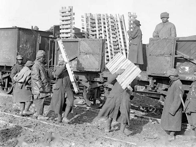 老照片:一战前线浴血的中国劳工旅