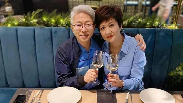 虽然,他并非出身豪门,但来头倒是不小.崔佩仪的老公sam是韩裔美国人.