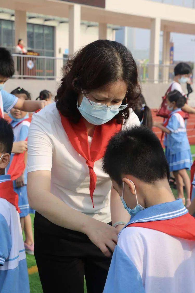 电白一小新校区2020年红领巾心向党新队员入队仪式