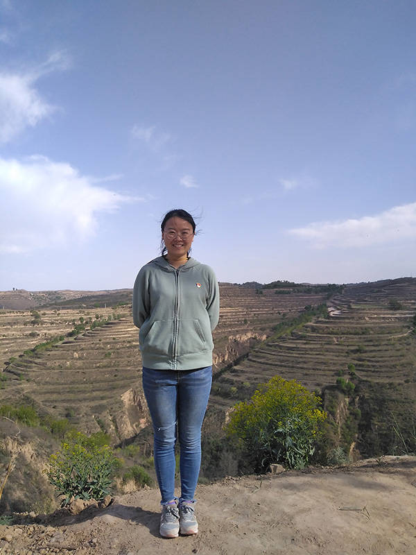 固原市彭阳县孟塬乡小石沟村第一书记赵燕弟.