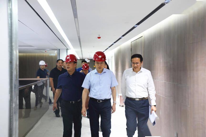 南京市江宁区常务副区长樊向前一行莅临中科曙光南京研究院参观指导