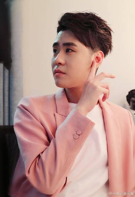 张云雷侧颜杀小合集 用帅气为你注入满分活力