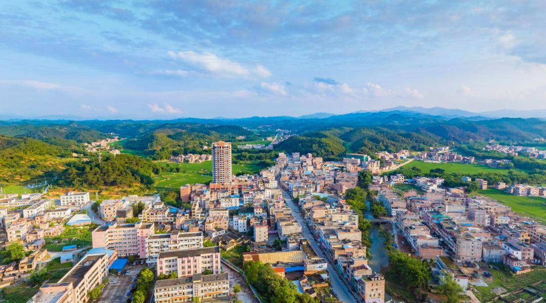 怀集县诗洞镇除此之外,诗洞镇还推广"生猪养殖-畜禽废弃物处理(愈机