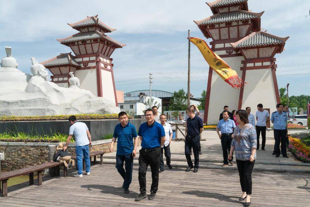 岐山县委副书记县长吴维强一行莅临水城三国小镇景区检查指导工作