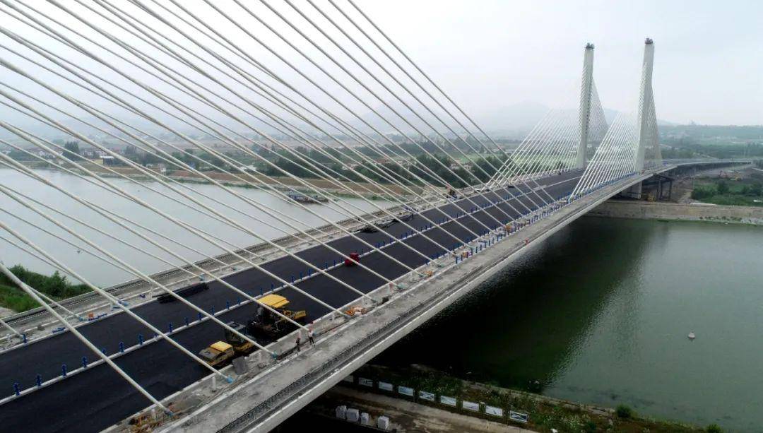 速看巢湖亚父路裕溪河特大桥主桥桥面最新进展
