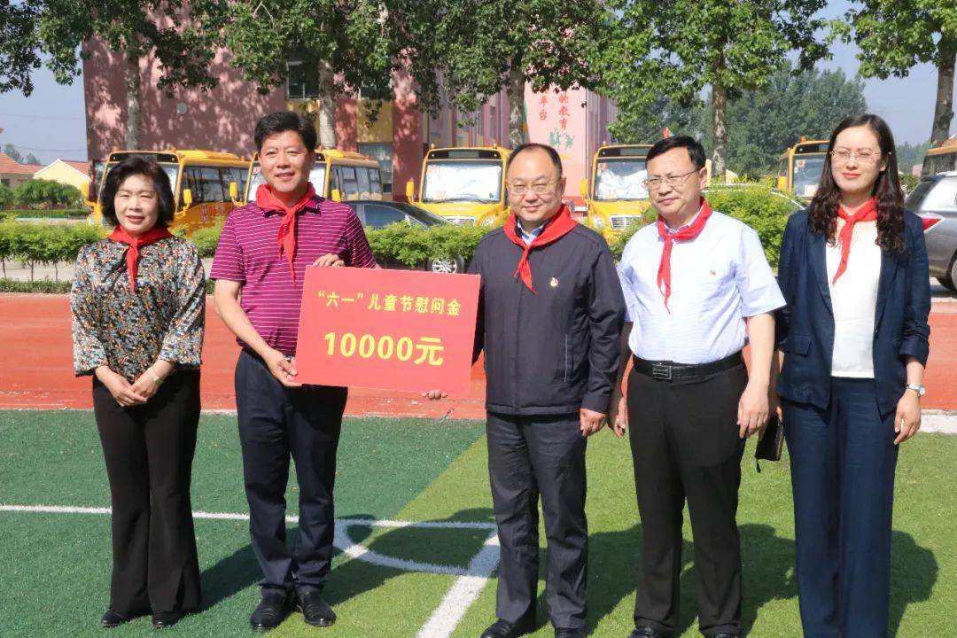 情暖六一 | 市领导分组看望慰问少年儿童