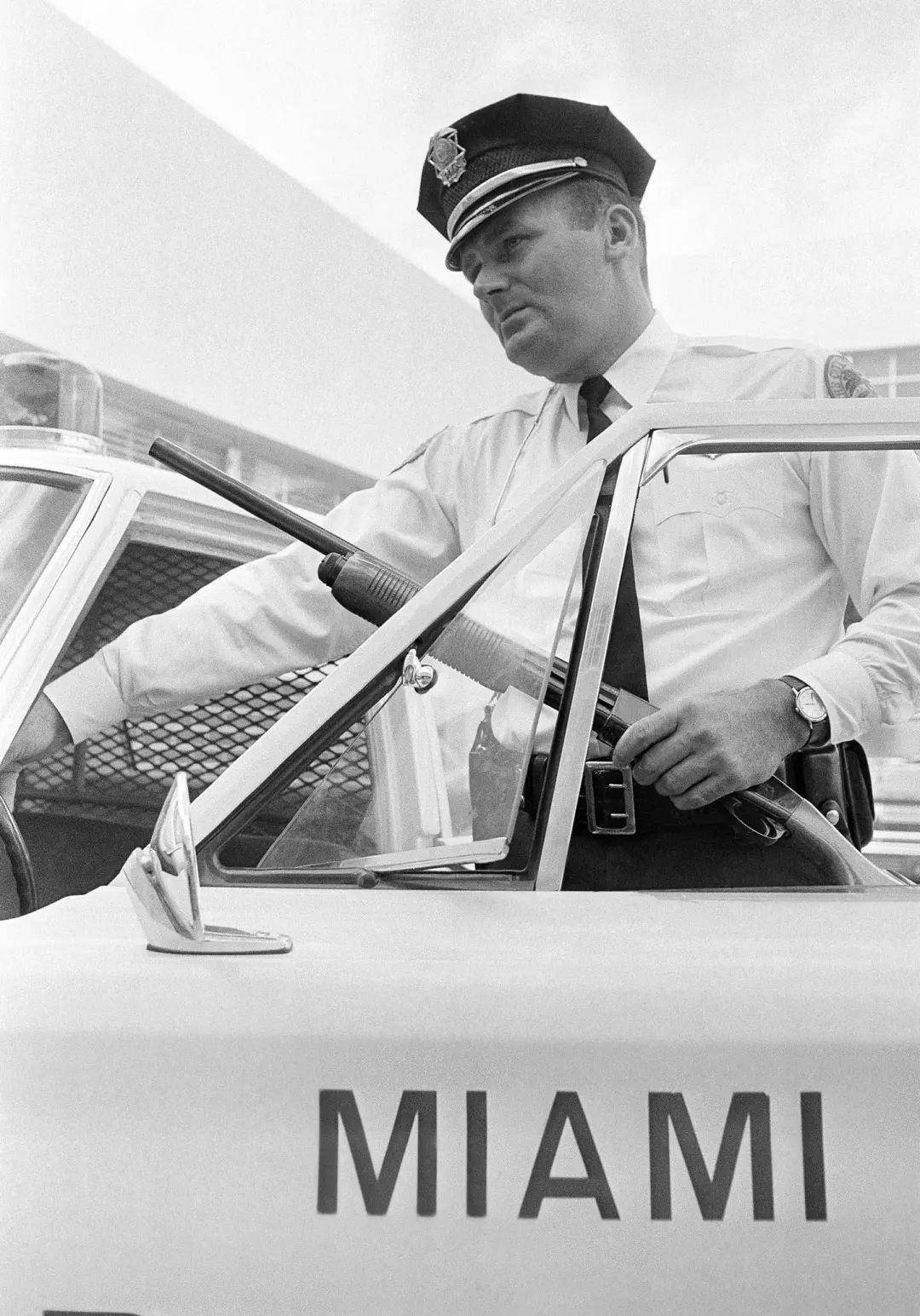 就在美国明尼苏达州警察暴力事件引发的骚乱发酵之际,总统特朗普29日