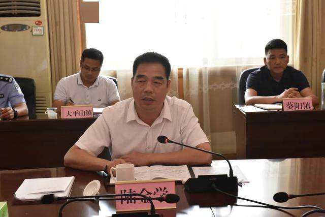 兴业县委书记陆金学,县委常委,政法委书记何勇,副县长,公安局局长曹峰