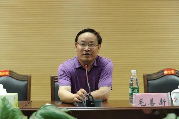 精准备考——常德市教科院毛善新书记指导常德外国语学校高三学生科学