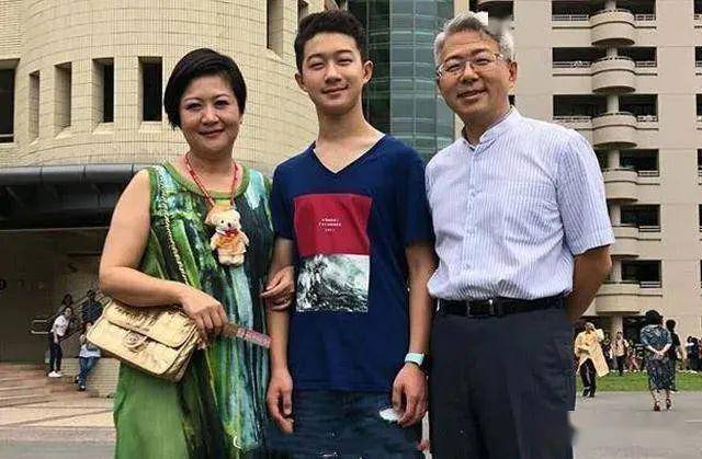 崔佩仪婚后过17年丧偶式生活,意外发觉丈夫疑出轨女助理,大闹离婚_sam