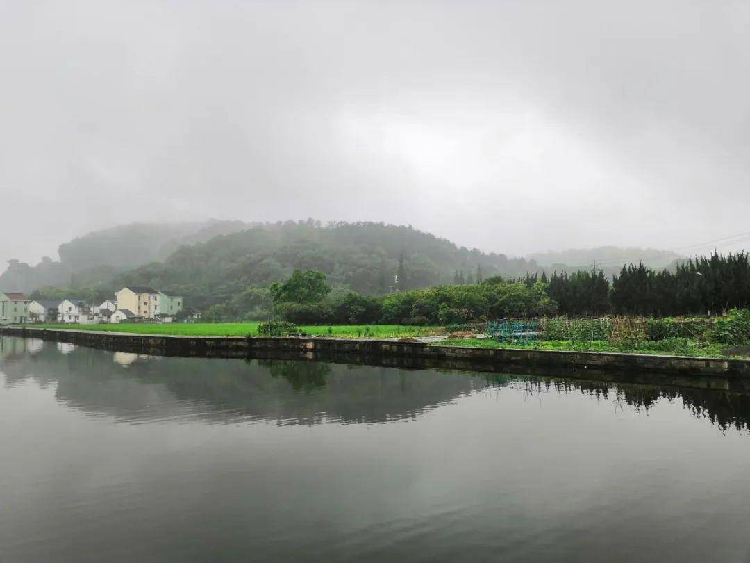 【绍兴·图说】细雨中,皋埠吼山村风光_樊江