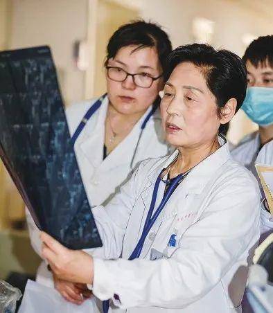 在马云枝的门诊上,记者见到了家住沈丘的李阿姨