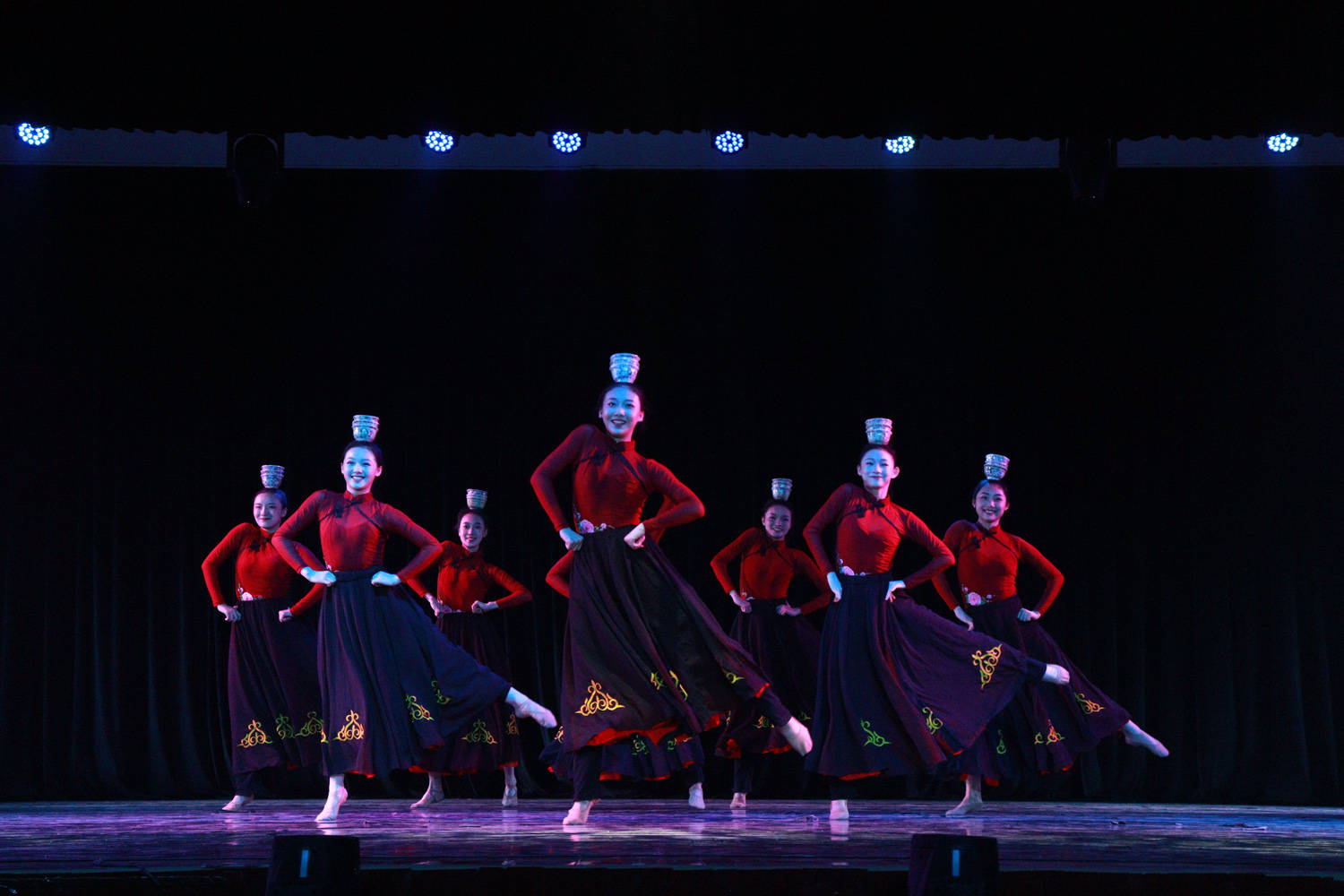 【爱莲展演】爱莲学子毕业汇报演出蒙族舞蹈——"顶碗舞"