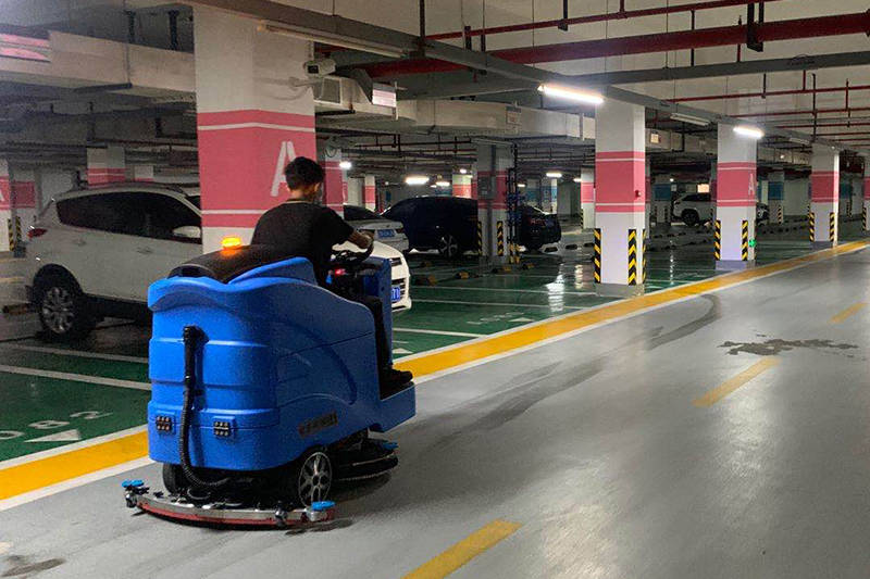 车库清洗专用驾驶式洗地机