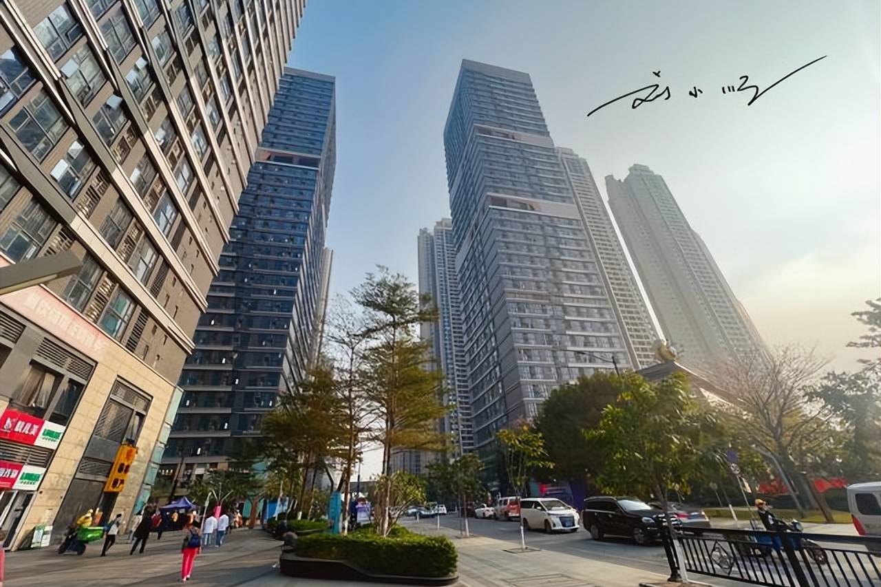 广州有个“广钢新城”，就在荔湾区，高楼很密集，房价还已经很贵