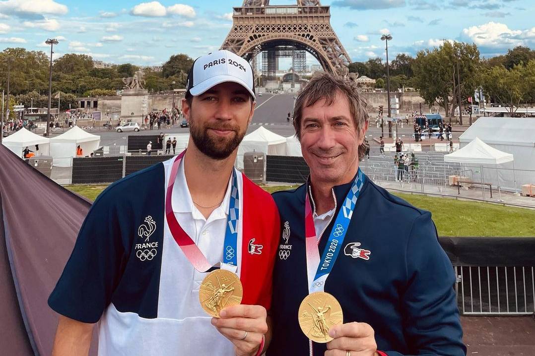 法国男排让埃菲尔铁塔都倍感骄傲