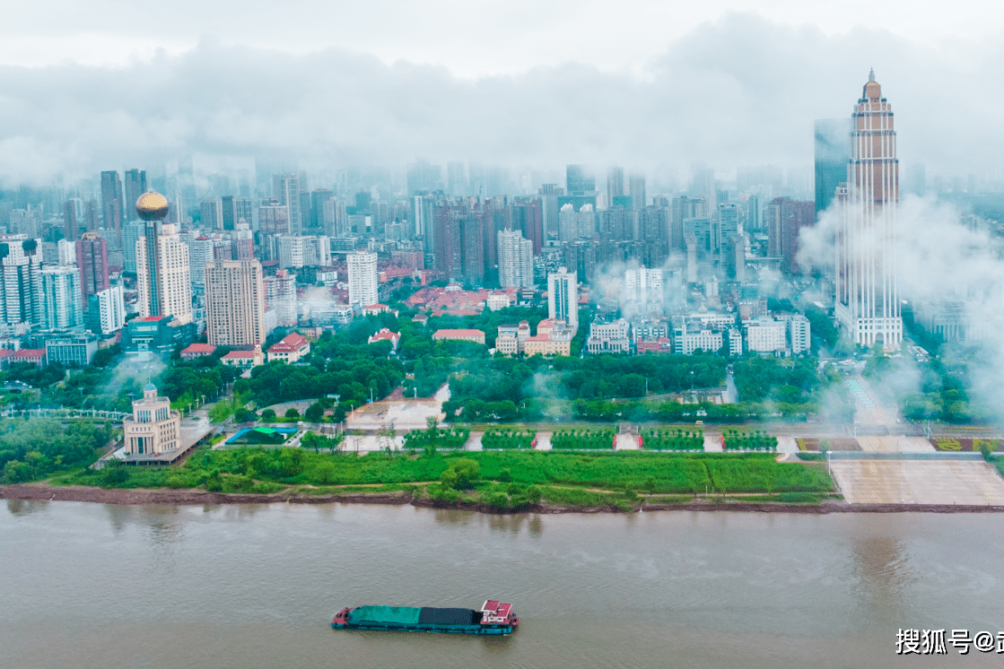 穿云航拍暴雨过后武汉美景