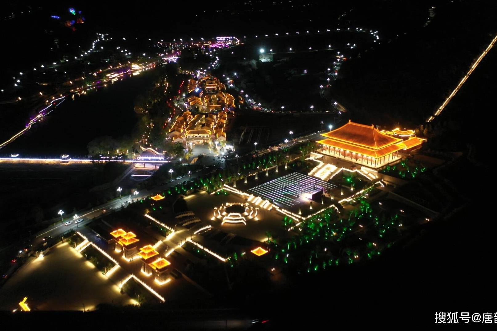 唐县唐尧古镇夜景图片图片