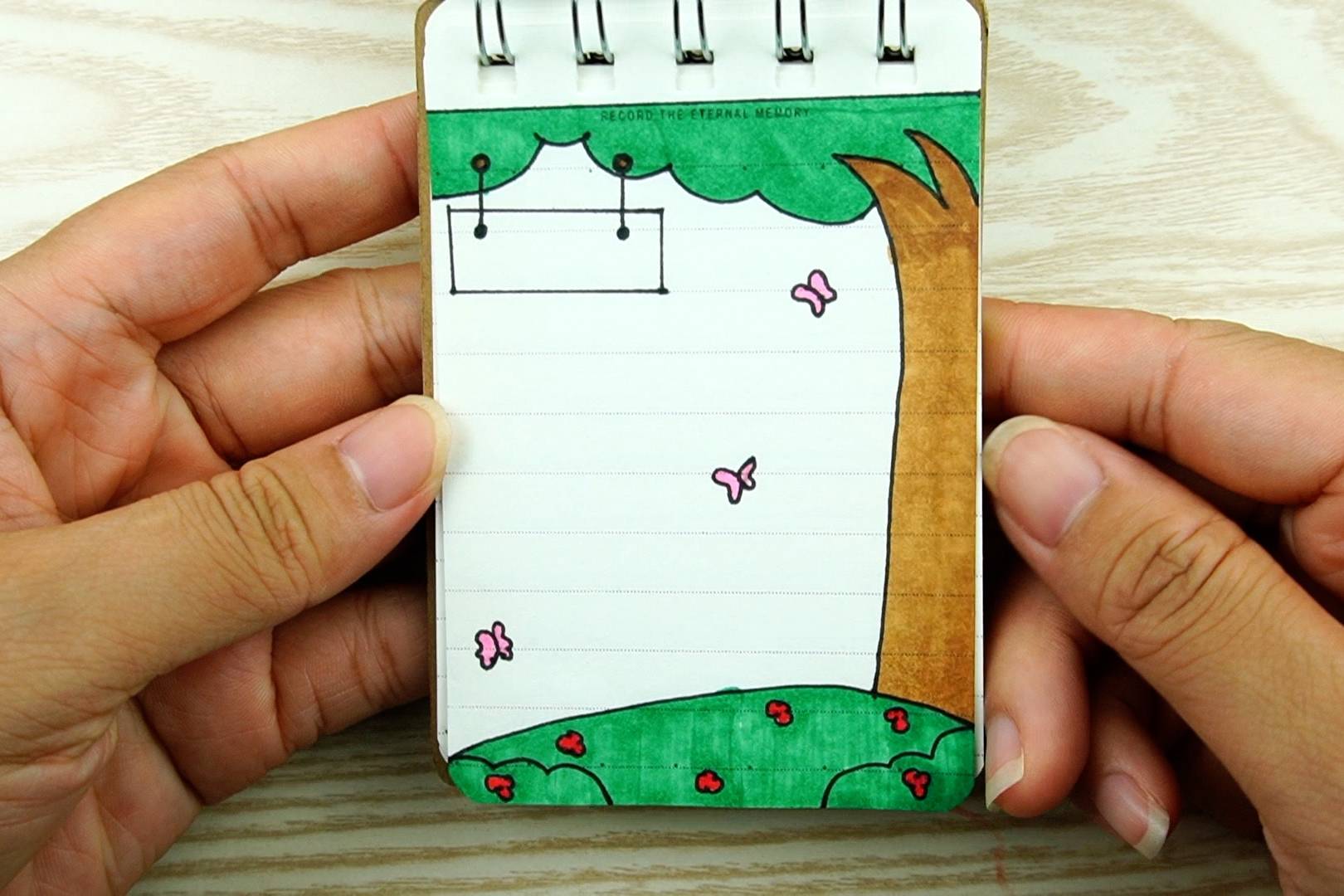 儿童迷你便签本记事本手绘绿色大树蝴蝶和草坪大自然图案