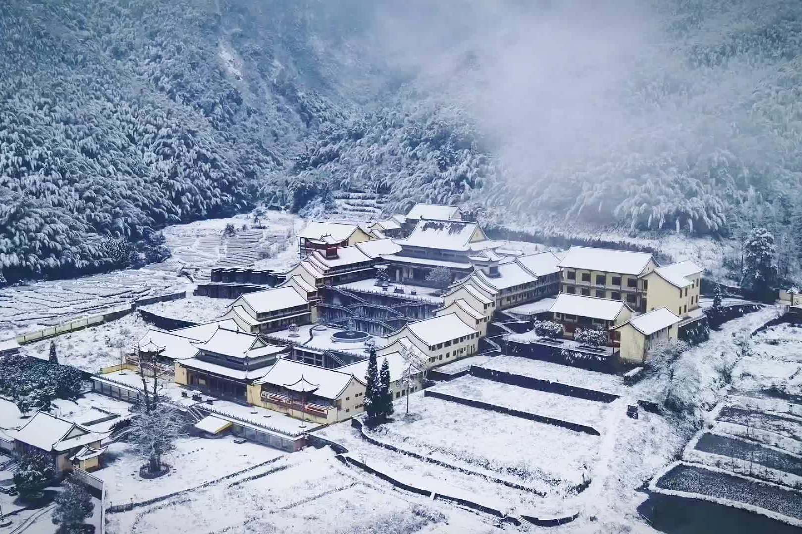 宜春八景之仰山积雪望之皆白心自成暖