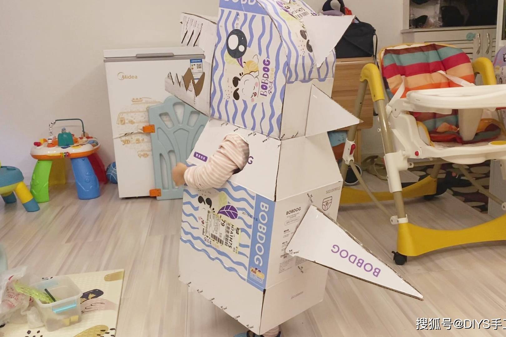 手工制作一只用纸箱制作的小恐龙