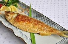 煎鱼老煎锅破皮？试试往鱼身上抹点它，煎出的鱼金黄又完整！