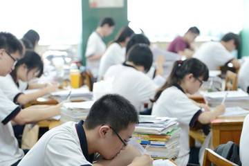 突发：5月中国出国考试大面积取消！留学生太难了……