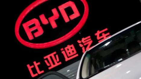 比亚迪“断油”前夜：4S店内油车退场，燃油车为何成车企包袱？