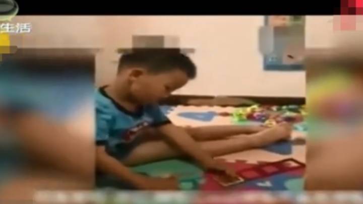 四岁小男孩能拼写2000个单词，是学英语很简单吗？
