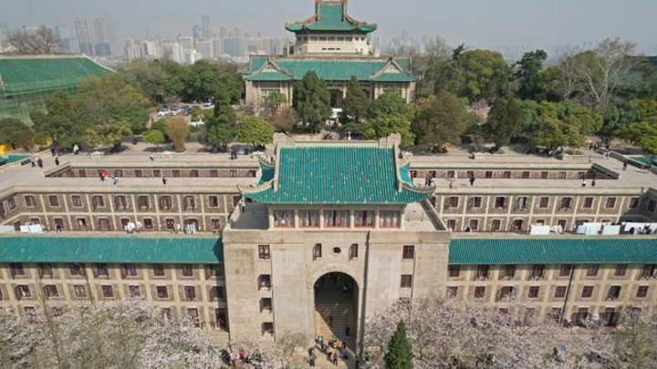湖南大学和武汉大学，哪个排名更靠前？