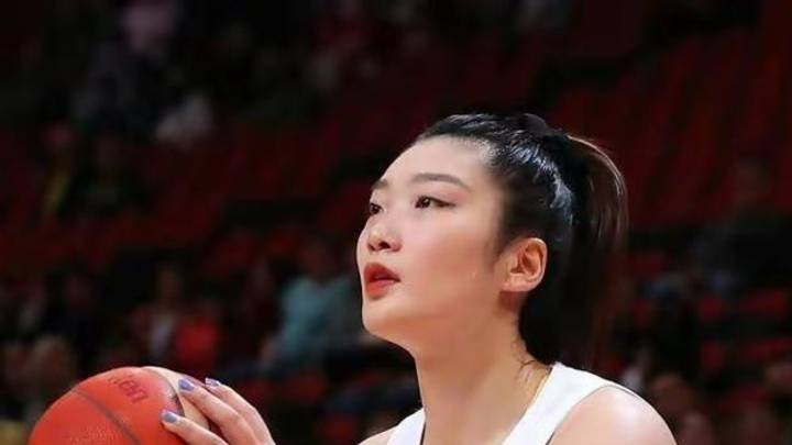 张隆已成过街老鼠，李梦在美国也用不到他，会白白养渣男吗？