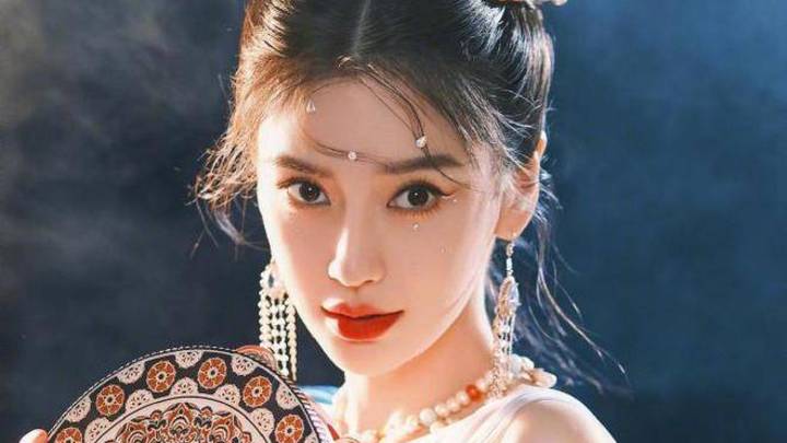 angelababy现身粉丝群回应新剧番位争议,你认为她的演技好吗?