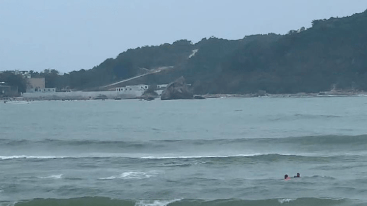 3名中国游客在韩国海滩溺水，其中1人心脏骤停，你觉得谁的责任更大？