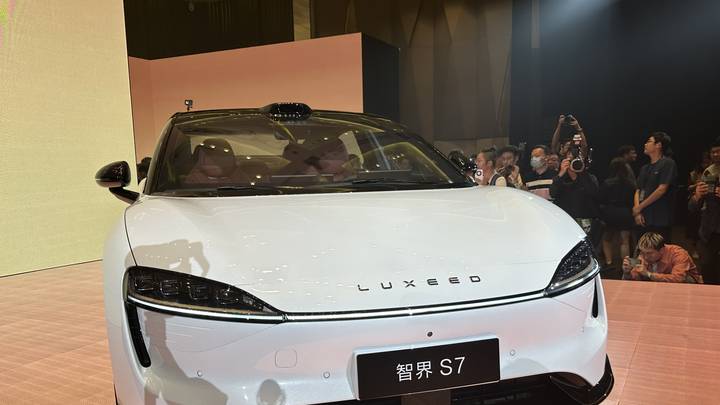 智界s7预售价25.8万元起，你觉得贵吗？