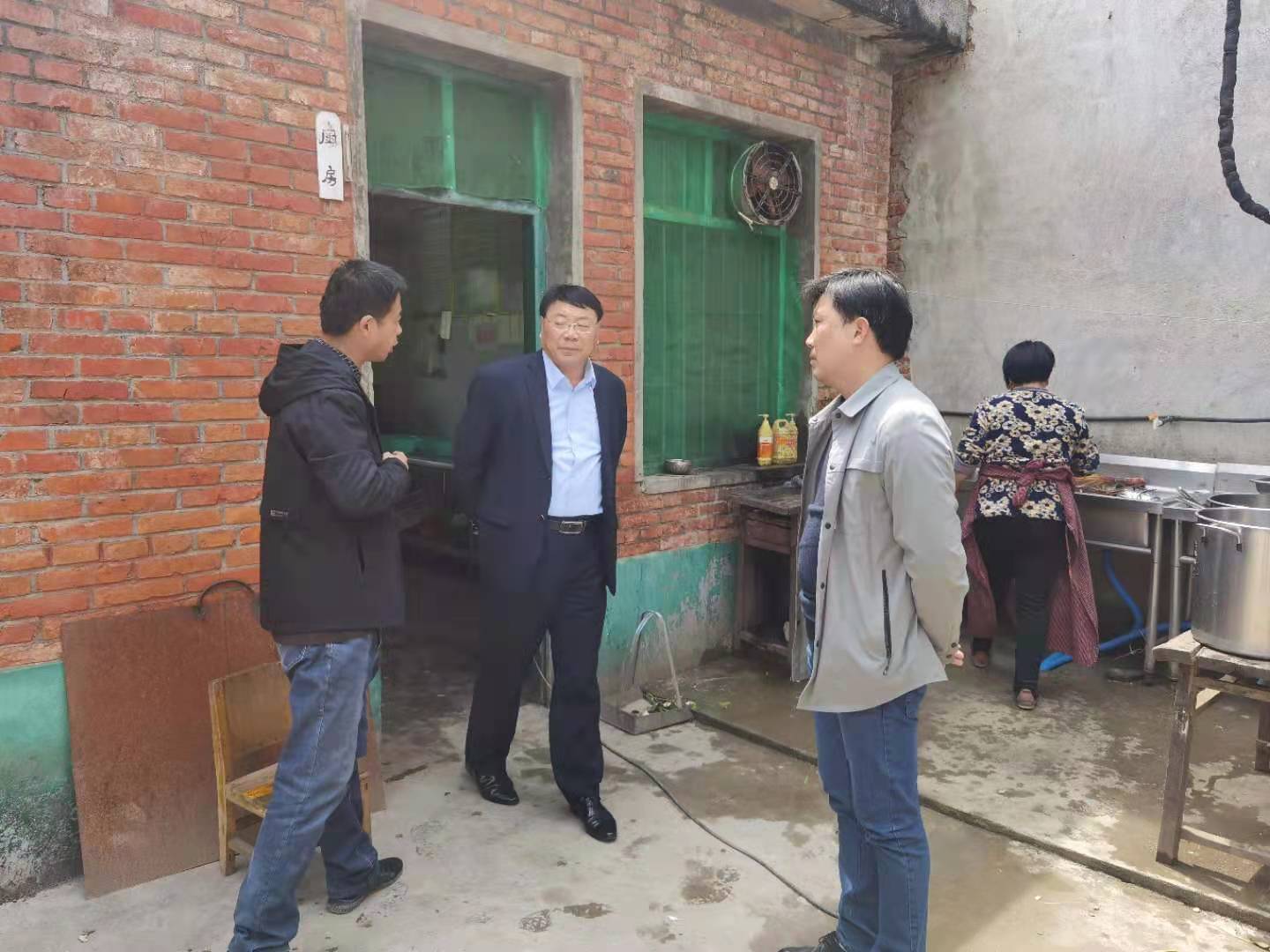 郭松深入刘集镇西南片区学校调研指导工作