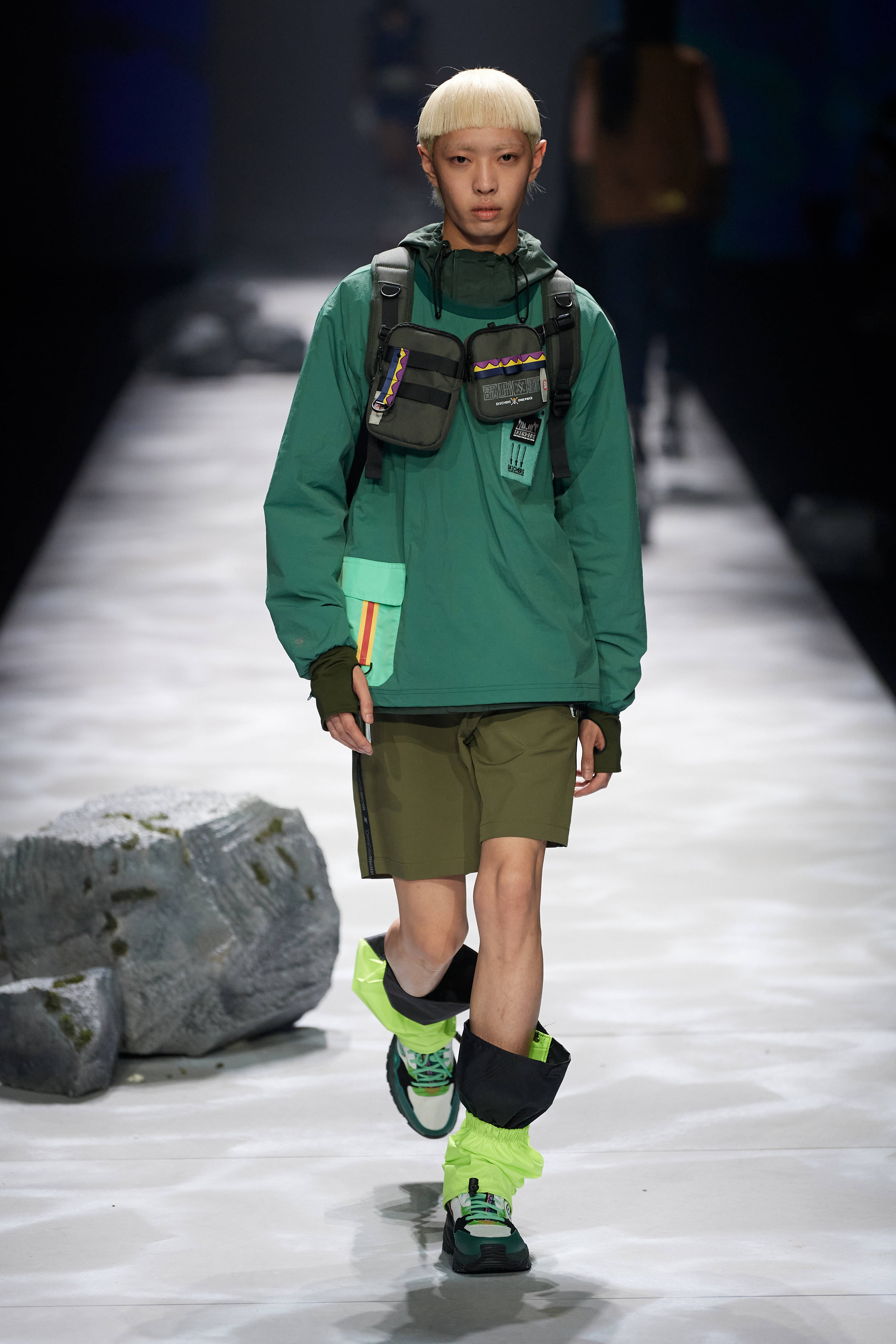 木子洋走秀斯凯奇身临奇境时装秀亮相上海时装周