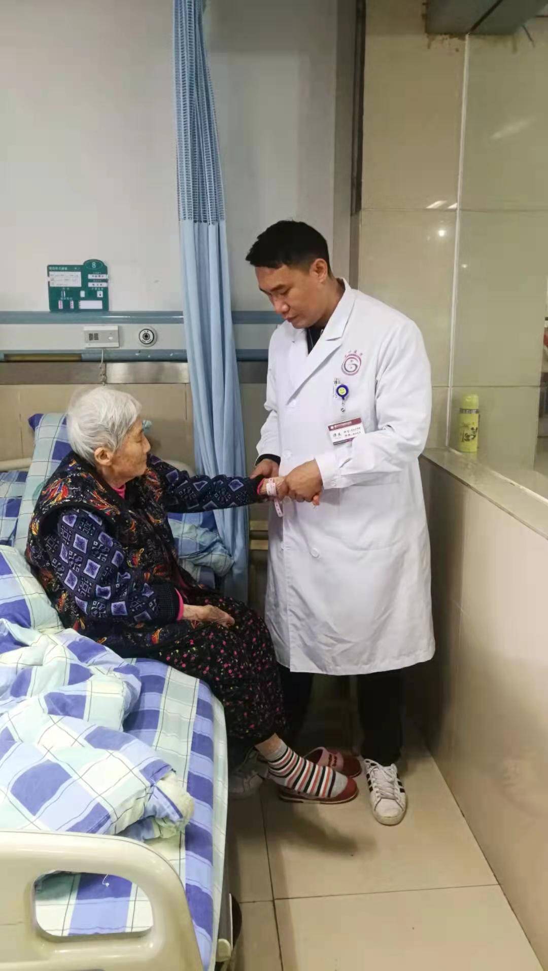 谭杰:这里亦有诗和远方_谭医生