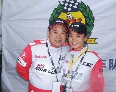 原创赵本山捧红后的王晓曦迎娶小28岁娇妻她竟是国内知名的女赛车手